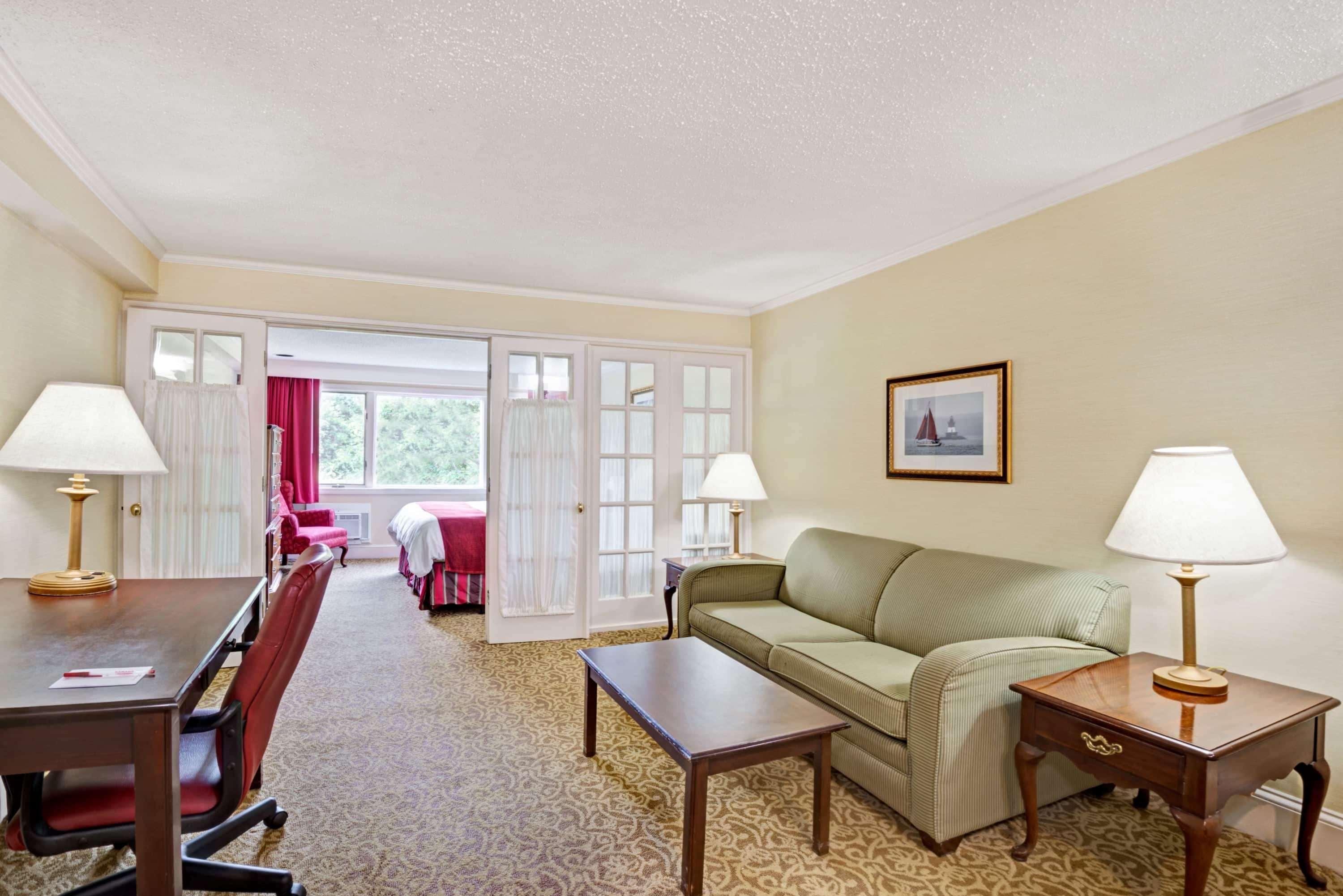 Ramada By Wyndham Seekonk Providence Area Екстериор снимка