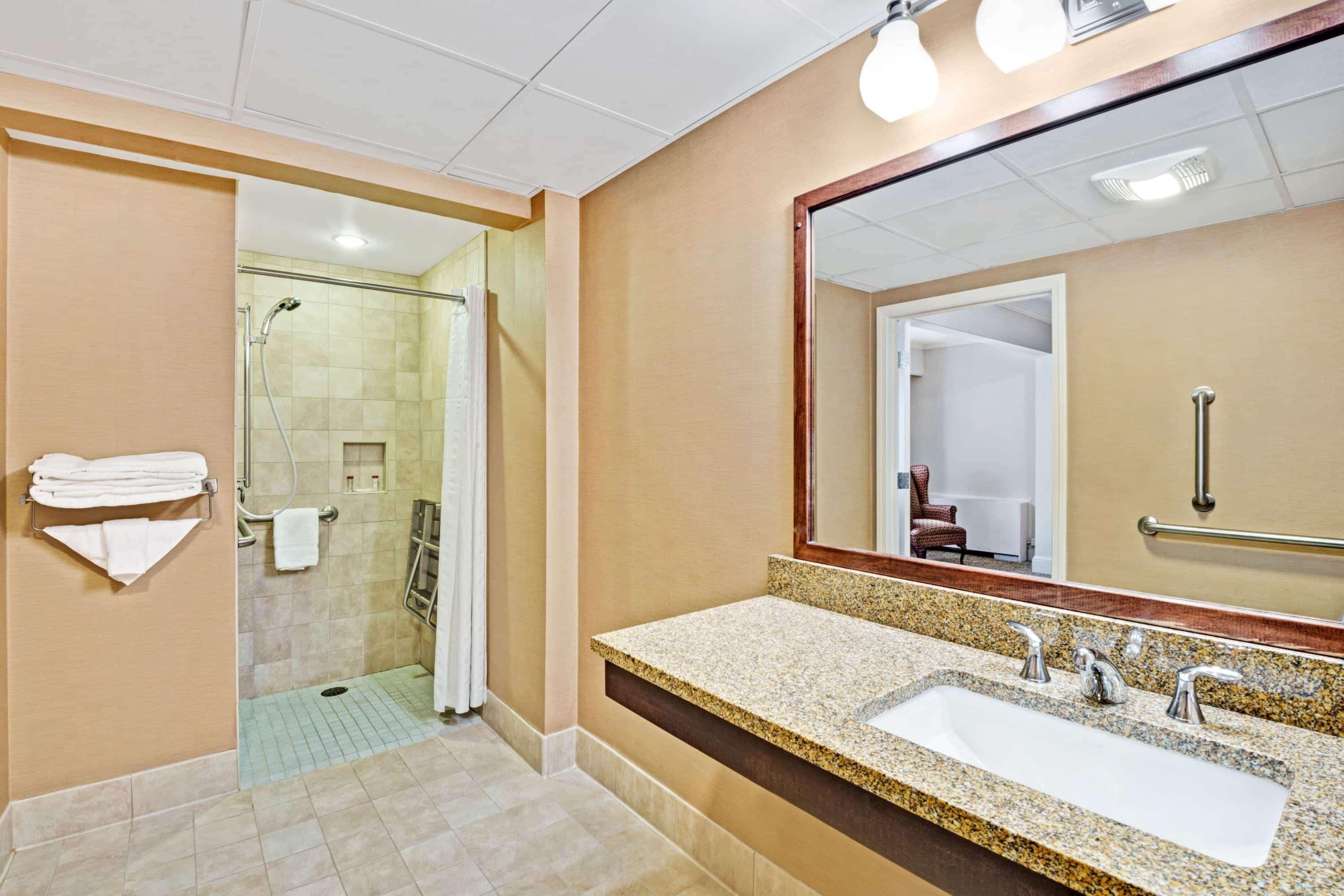 Ramada By Wyndham Seekonk Providence Area Екстериор снимка