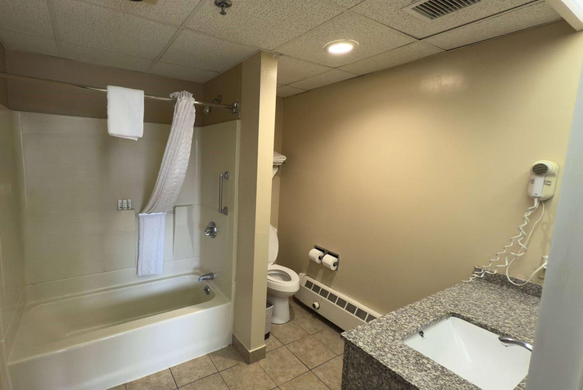 Ramada By Wyndham Seekonk Providence Area Екстериор снимка