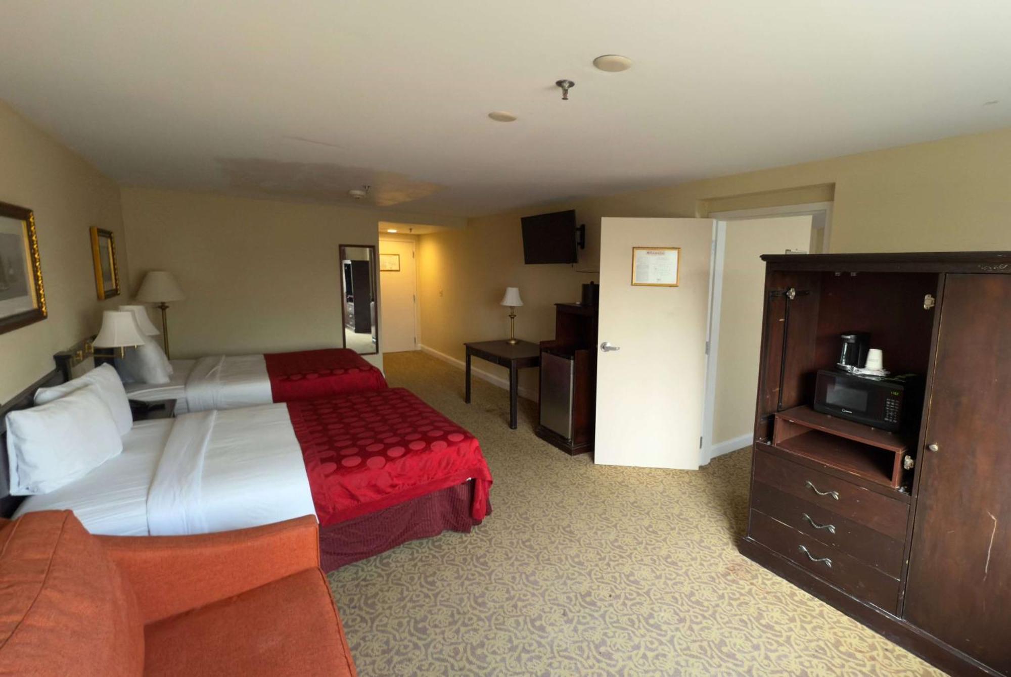 Ramada By Wyndham Seekonk Providence Area Екстериор снимка