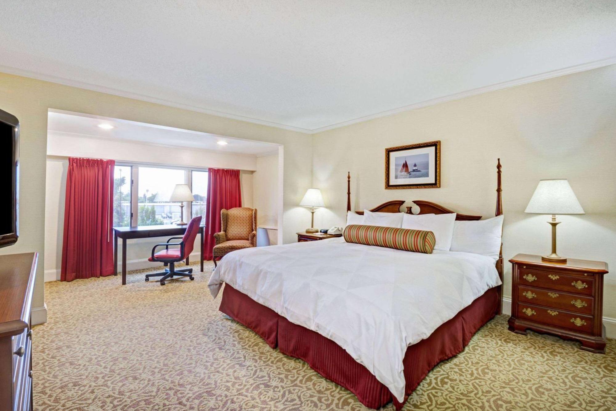 Ramada By Wyndham Seekonk Providence Area Екстериор снимка