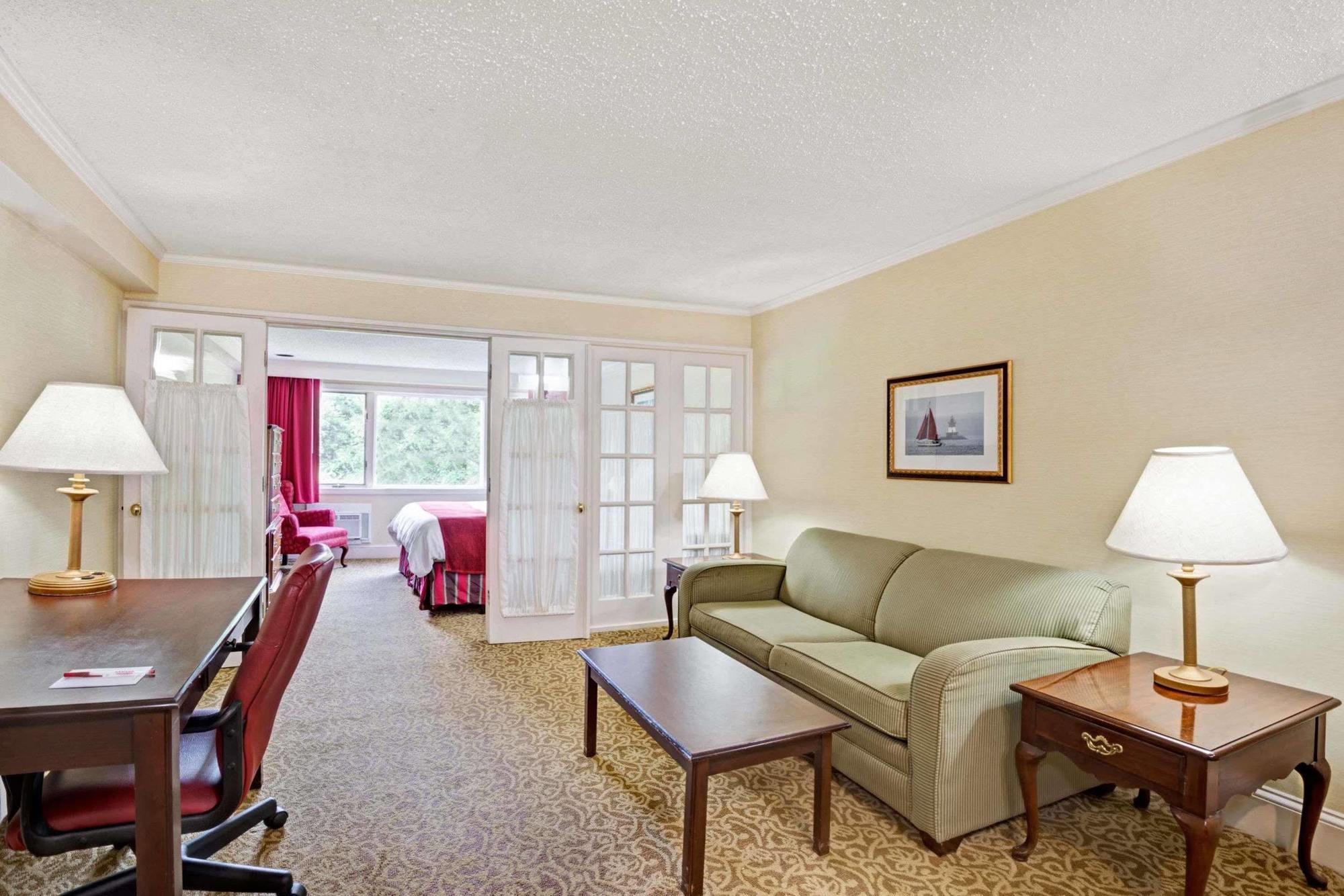 Ramada By Wyndham Seekonk Providence Area Екстериор снимка