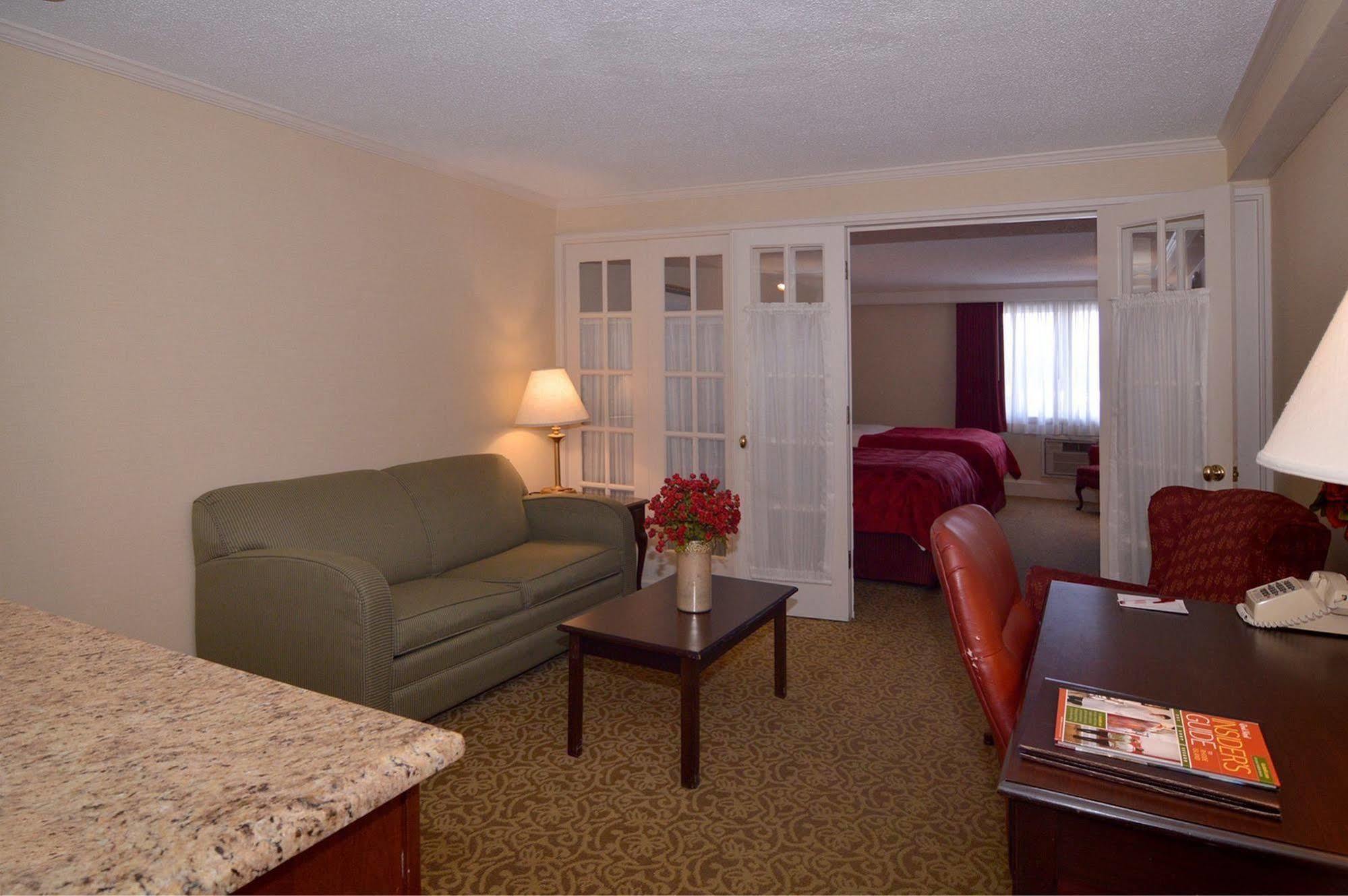 Ramada By Wyndham Seekonk Providence Area Екстериор снимка
